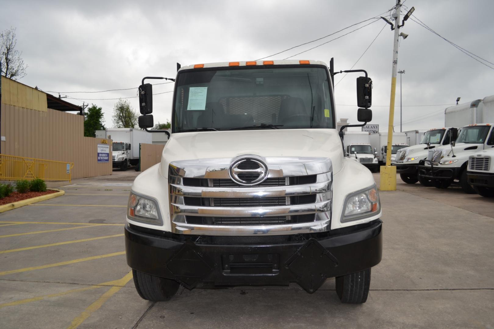 2012 WHITE HINO 338 with an HINO J08E-VB 8L 260HP engine, 6SPD MANUAL transmission, located at 9172 North Fwy, Houston, TX, 77037, (713) 910-6868, 29.887470, -95.411903 - 24FT FLATBED, 33,000LB GVWR ,98" WIDE , TOOL BOX, 90 GALLON FUEL TANK, SPRING RIDE, COLD A/C , CRUISE CONTROL, POWER WINDOWS & LOCKS - Photo#1